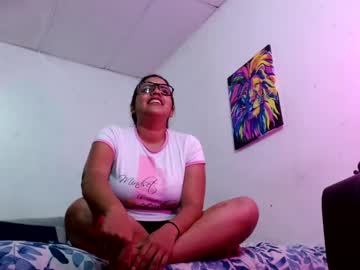 Bellacurvy3 Chaturbate stream image from November 19, 2025