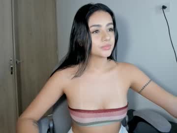 Julia_Strauns Chaturbate stream image from November 19, 2025