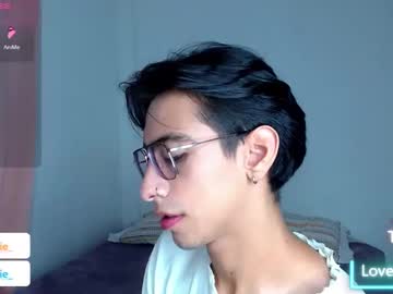 Uyukie_ Chaturbate stream image from November 19, 2025