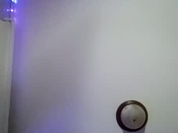 Skysnicker Chaturbate stream image from November 19, 2025