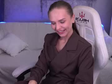 Kiraagray Chaturbate stream image from November 19, 2025