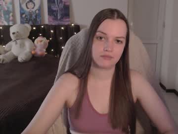 Little__Flowers Chaturbate stream image from November 19, 2025