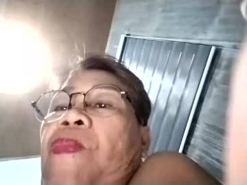 Lolamommie Chaturbate stream image from November 19, 2025