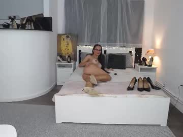 Tanyaloren Chaturbate stream image from November 19, 2025