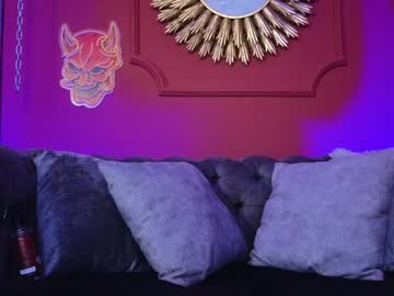 Julieta_Russell Chaturbate stream image from November 19, 2025