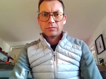 Pchittt Chaturbate stream image from November 19, 2025