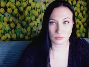 Goldmoonn Chaturbate stream image from November 19, 2025