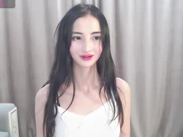 Niufrommacau Chaturbate stream image from November 19, 2025