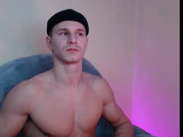 Puremenshape Chaturbate stream image from November 19, 2025