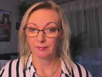 Xvanessalove Chaturbate stream image from November 19, 2025