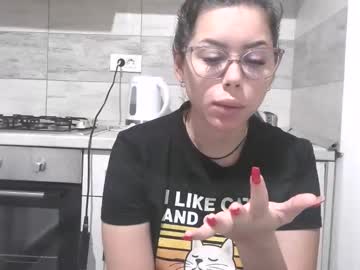 Prettyjulliette Chaturbate stream image from November 19, 2025