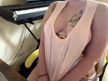 Luckysucks Chaturbate stream image from November 19, 2025