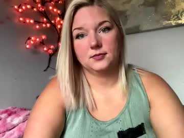 Singlesexymom Chaturbate stream image from November 19, 2025