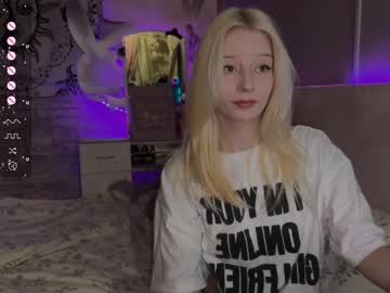 Leanchika Chaturbate stream image from November 19, 2025