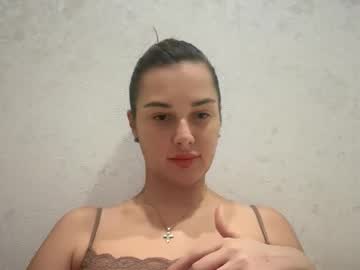 Arivelle Chaturbate stream image from November 19, 2025