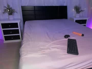 Melan1e_Queen Chaturbate stream image from November 19, 2025