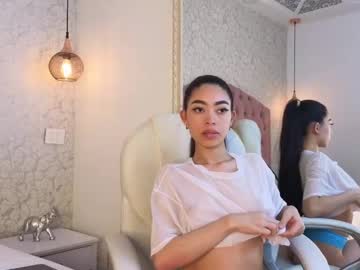 Viiolet_Whitee Chaturbate stream image from November 19, 2025