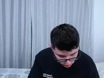 Kevinhunts Chaturbate stream image from November 19, 2025