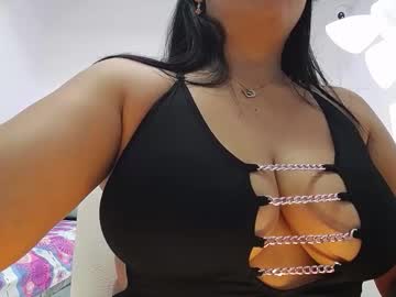 Miabotia Chaturbate stream image from November 19, 2025
