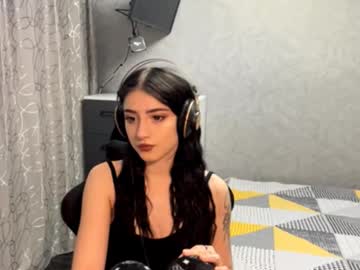 Meowluly Chaturbate stream image from November 20, 2025