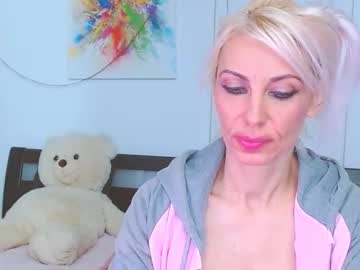 Lillianasara Chaturbate stream image from November 20, 2025