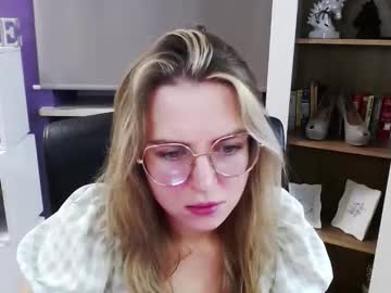 Blackrosezoey Chaturbate stream image from November 20, 2025