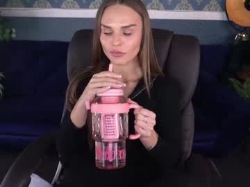 Kiraagray Chaturbate stream image from November 20, 2025