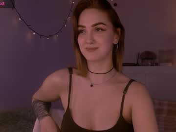Lillyfarey Chaturbate stream image from November 20, 2025