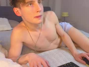 Crisp1n Chaturbate stream image from November 20, 2025