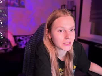 Lunacyy Chaturbate stream image from November 20, 2025