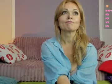 Monikafamex Chaturbate stream image from November 20, 2025