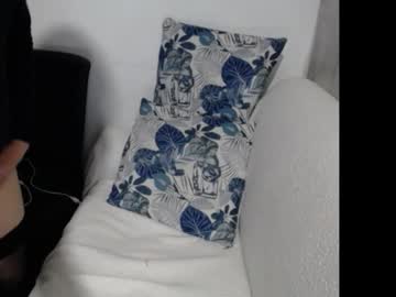 Yazanglaor Chaturbate stream image from November 20, 2025