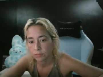 Miaellababy Chaturbate stream image from November 21, 2025