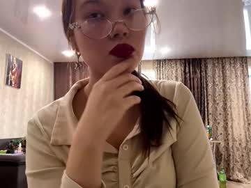 Domingapriess Chaturbate stream image from November 21, 2025