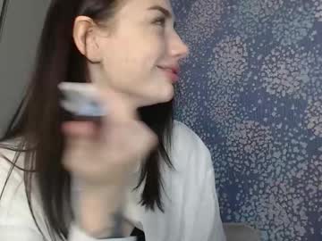 Bella722241 Chaturbate stream image from November 21, 2025