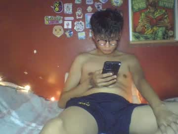 Alexrive0 Chaturbate stream image from November 21, 2025