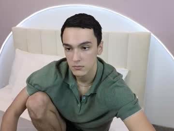 Moonlinskinn Chaturbate stream image from November 21, 2025