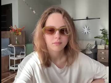 Holydori Chaturbate stream image from November 21, 2025