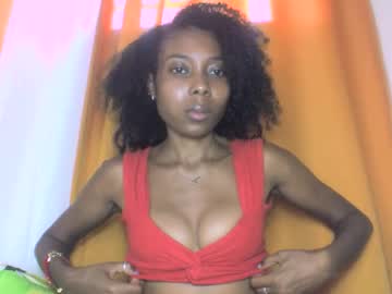 Layannek Chaturbate stream image from November 21, 2025