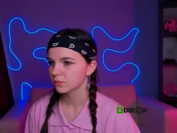 Mikameovv Chaturbate stream image from November 21, 2025