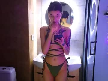 Leonahines Chaturbate stream image from November 21, 2025