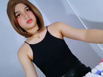 Lux_White Chaturbate stream image from November 21, 2025