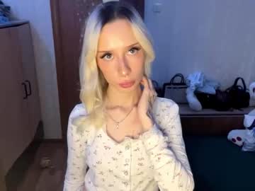 Maribelchauhdrey stream image from November 21, 2025