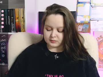 Lovbess Chaturbate stream image from November 21, 2025