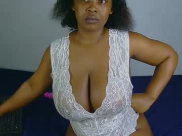 Curvy_Gorrilagrip Chaturbate stream image from November 21, 2025