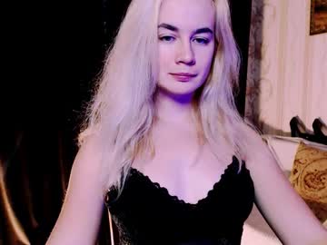 Carinfox Chaturbate stream image from November 21, 2025