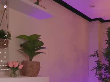 Dolcexx Chaturbate stream image from November 21, 2025