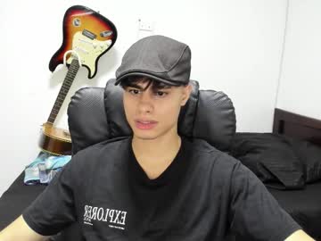 Zenhzu Chaturbate stream image from November 22, 2025