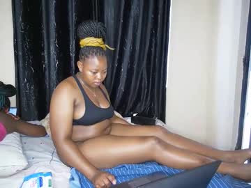 Nellyeluxe Chaturbate stream image from November 22, 2025