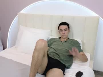 Moonlinskinn Chaturbate stream image from November 22, 2025